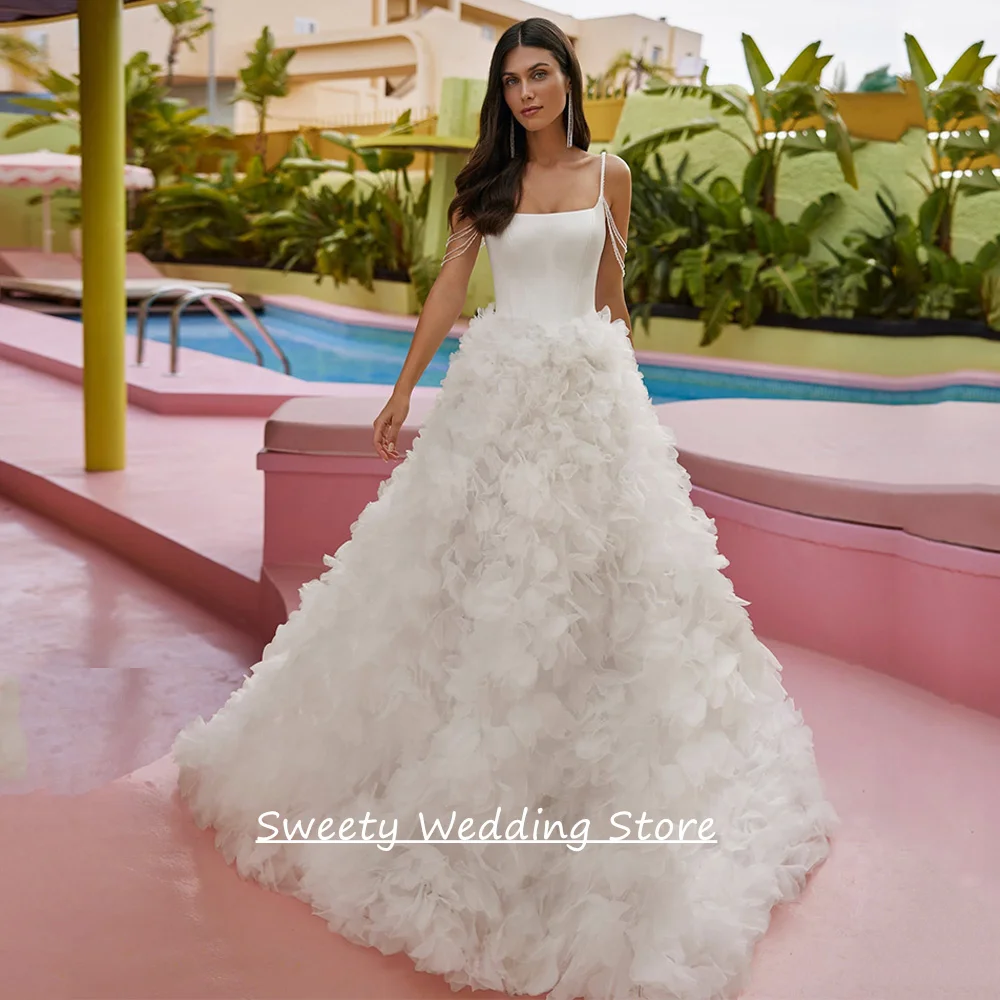 

Свадебное платье с цветочным узором, на заказ, с тонкими бретелями, жемчугом, цветами ручной работы, со шлейфом, для женщин