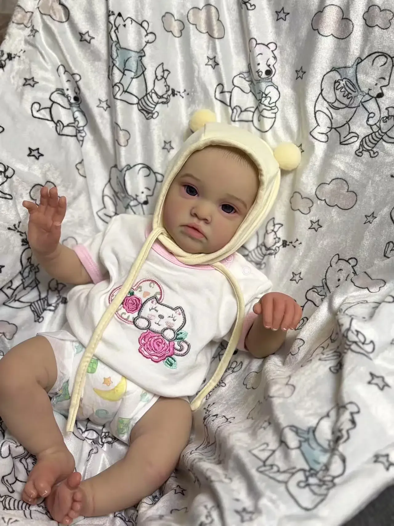 EGO Dostosowana ograniczona dostawa 22-calowa Reborn Baby Chantal z pomalowanymi włosami Gotowa lalka z uroczą sukienką