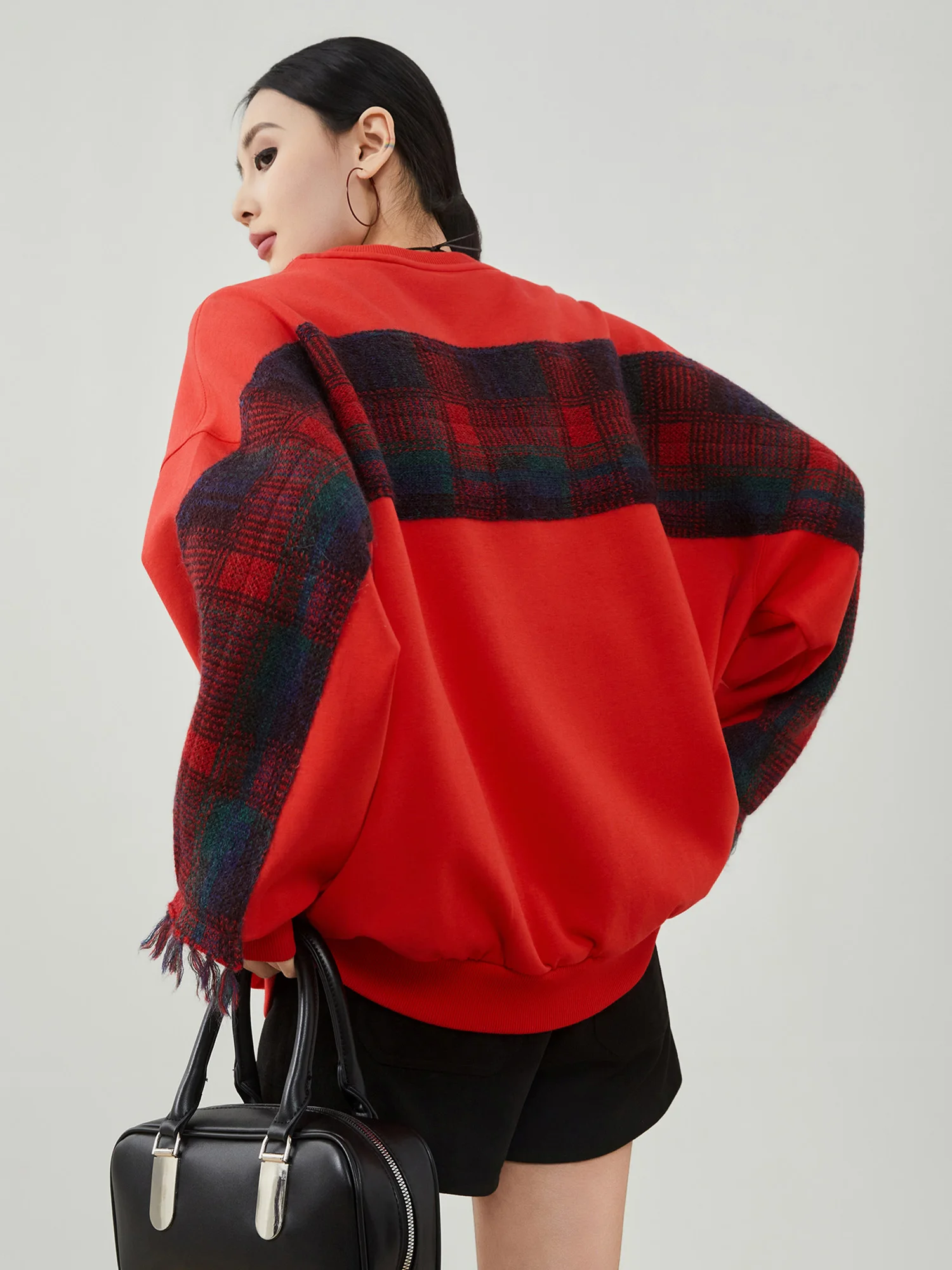 

Красный клетчатый свитшот с круглым вырезом и вставками, женский свободный повседневный топ средней длины с длинными рукавами, весна 2026, новинка