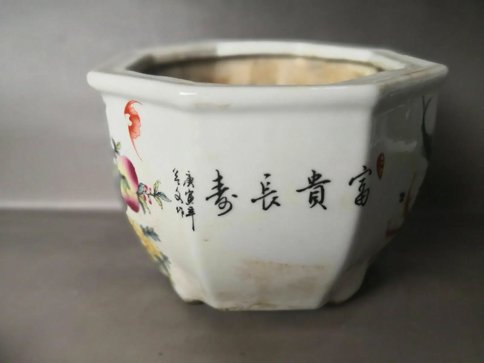 Chinese old porcelain decorated with coloured drawings porcelain A flower pot