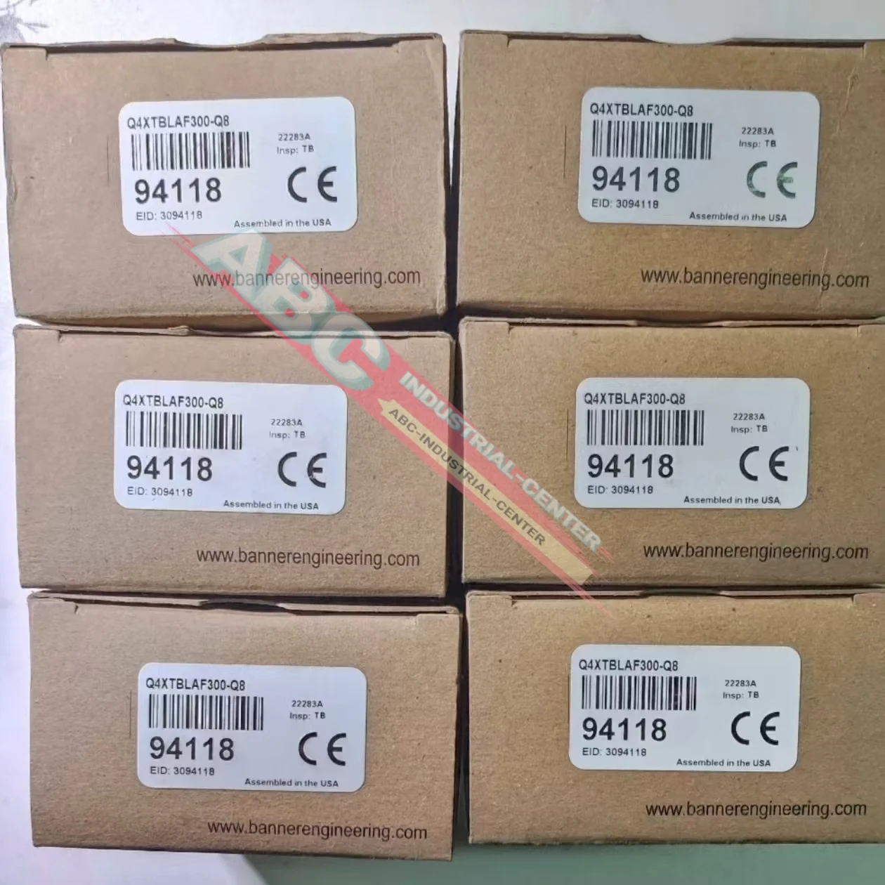 PVD100Q Q4XTBLAF300-Q8 100% 새로운 Q4XTULAF300-Q8 광전 스위치 센서