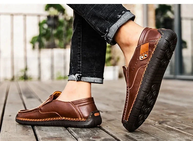 Neue modische Herren-Freizeitschuhe, handgefertigte Leder-Loafer, bequeme Herrenschuhe, hochwertige Schuhe aus Spaltleder, flache Fahrschuhe, Größe 48. – Detail 26