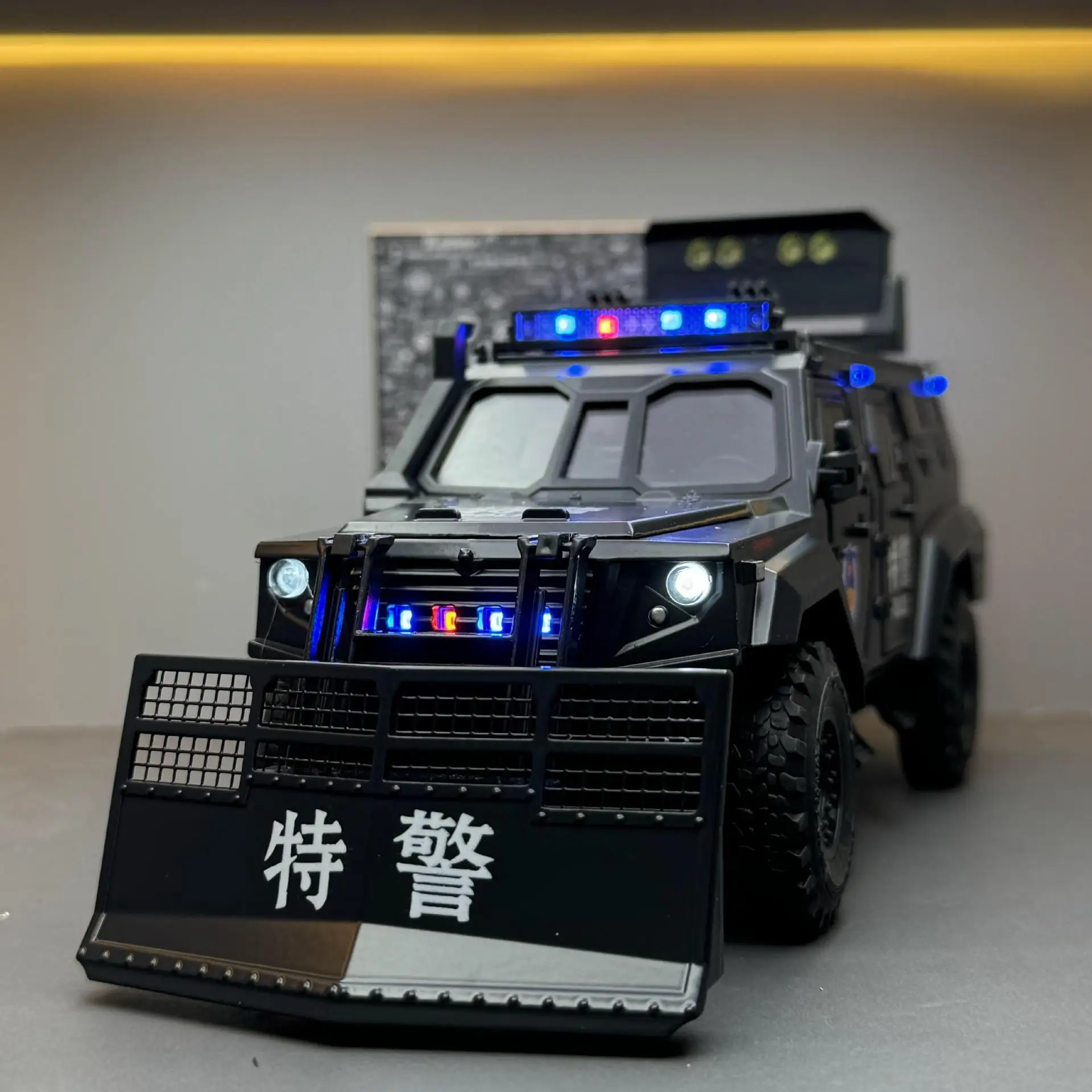 

1:24 Спинозавр, бронированный дисперс, полицейский автомобиль, звук и свет, игрушечный автомобиль, звуковая модель, орнамент, литая под давлением модель автомобиля из сплава, Коллекционная модель