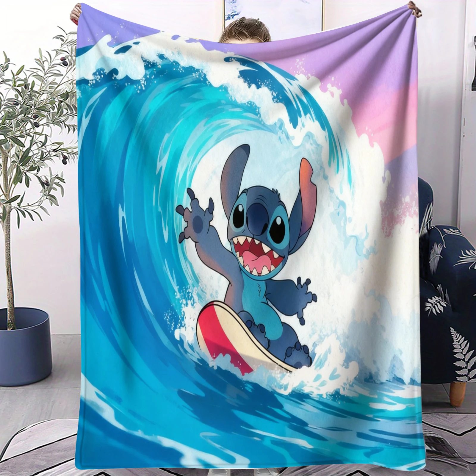 Manta de Franela con Diseño de Olas Coloridas de Stitch Surfista, Cálida y Suave para Niños y Adultos, Ideal para Decoración del Hogar y Uso Diario