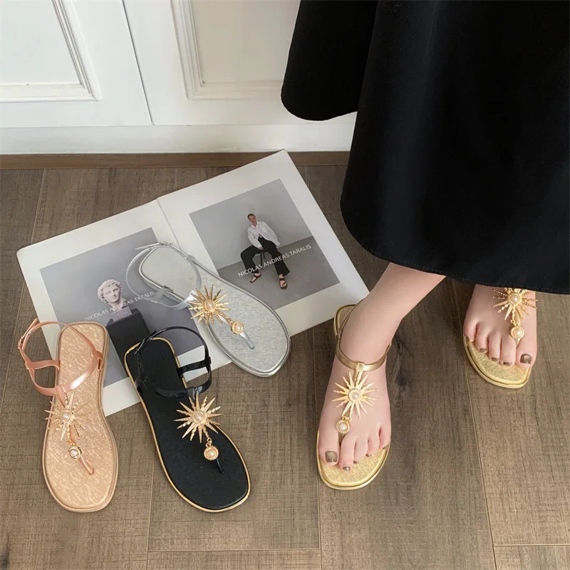 Sommerliche Damen-Sandalen mit weicher Sohle, rutschfest, zehenbedeckend, mit Schnalle, einfarbig, römischer Stil, Strandschuh, Mädchen-Slipper mit dicker Sohle, Freizeitschuh