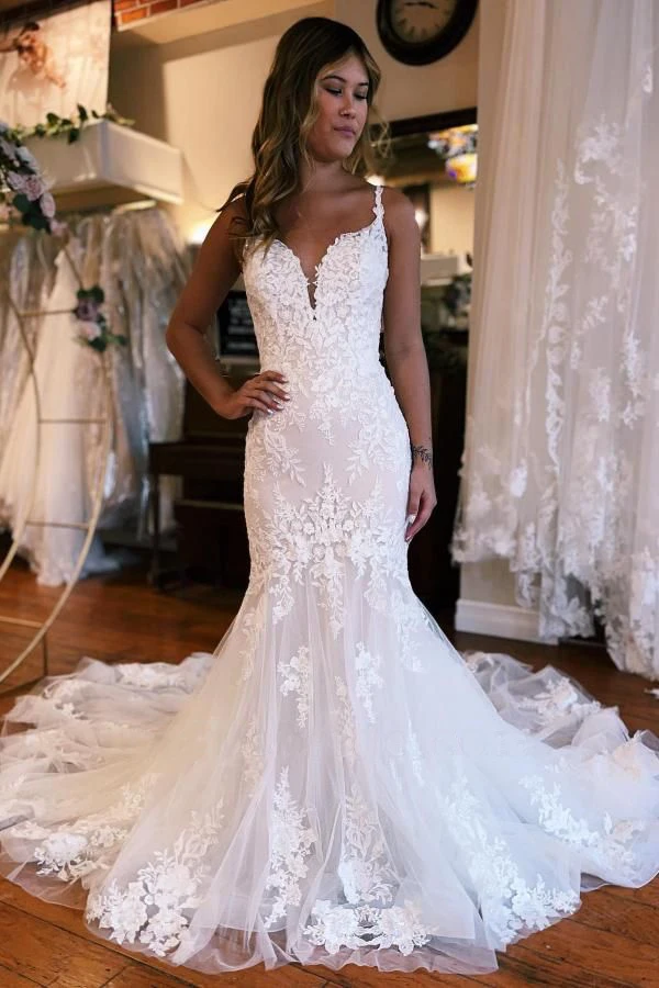 

Lace Appliques Mermaid Boho Wedding Dresses V-neck Spaghetti Straps Buttons Long Train Bridal Gowns