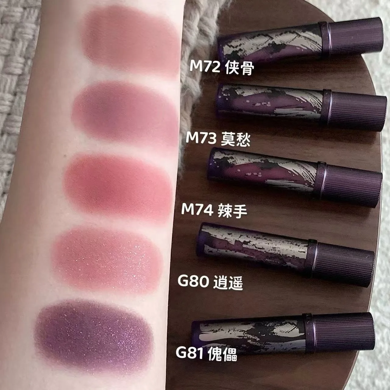 Szminka Girlcult Matte Lipstick, nawilżająca, intensywny kolor, z witaminą E, gładka, miękka tekstura, długotrwały matowy połysk.