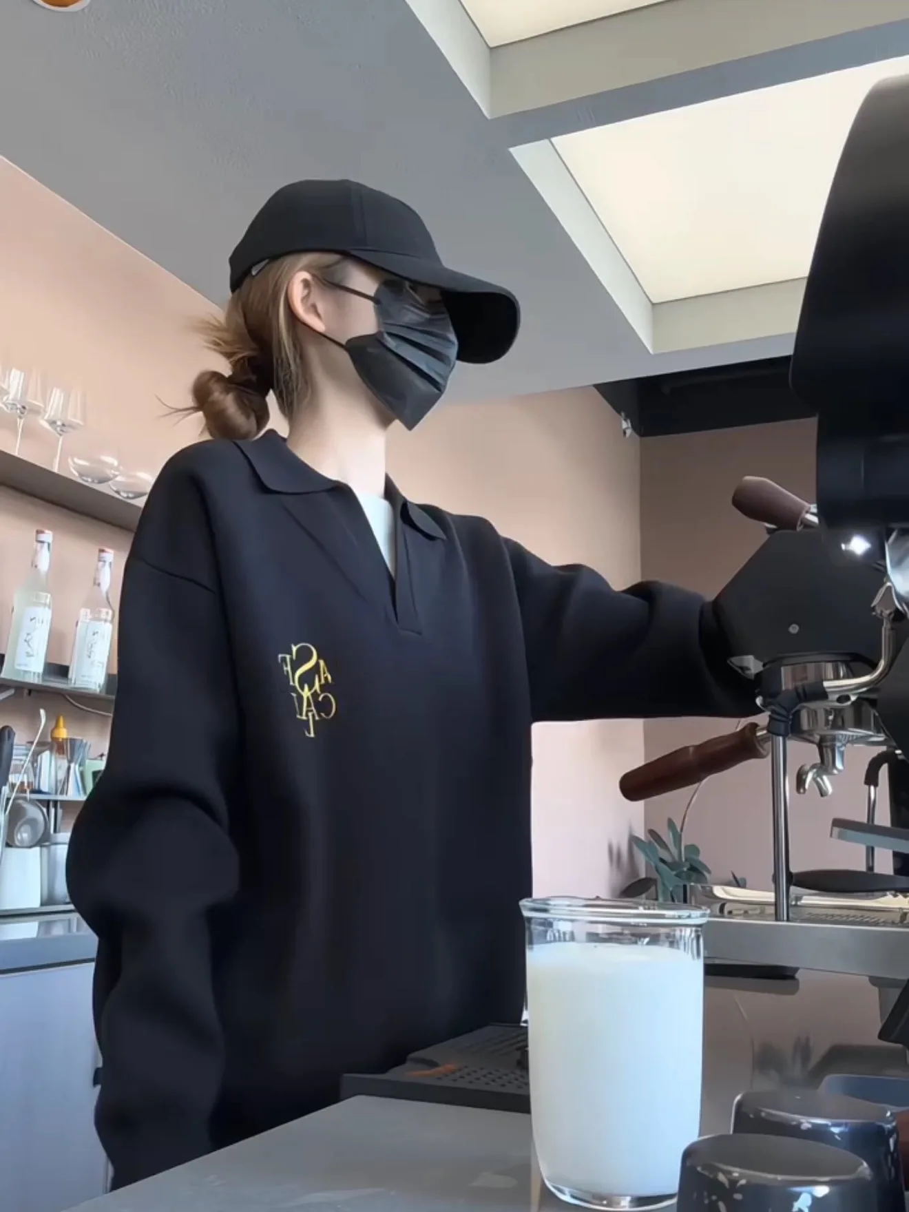 

Женский свитер American Street Sle, осенний отложной воротник, искусственный двухсекционный свободный утягивающий вязаный черный мягкий топ, высококачественный F...