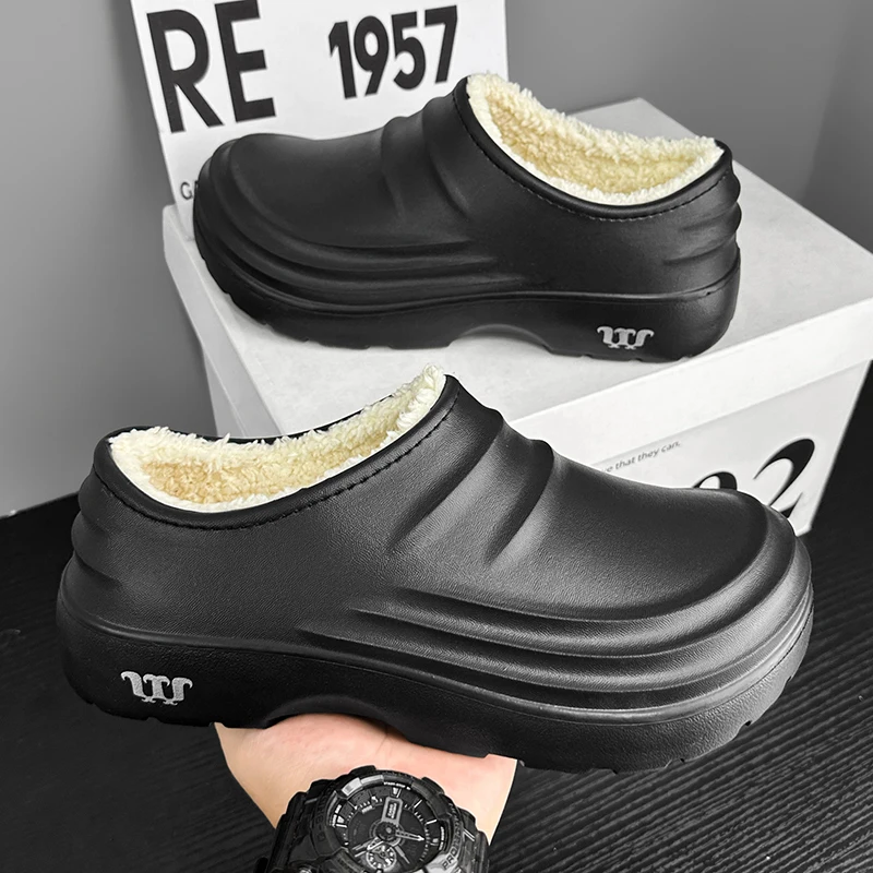 A Pair of Men's Casual, Fashionable, Comfortable, Versatile, Waterproof, Non-Slip Chef Shoes for Outdoor Use, Autumn and Winter Home Use, with Added Fleece and Thickened for Warmth, Couple's Cotton Slippers