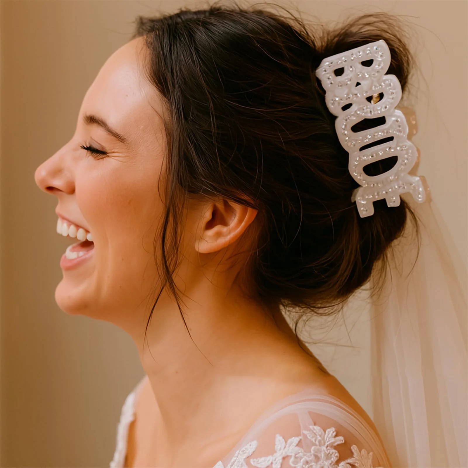 

Bride Hair Claw Clip White Ponytail Holder with Bride Letter Design Shiny Rhinestone Decor Bridal Wedding Party Hair Accessories
