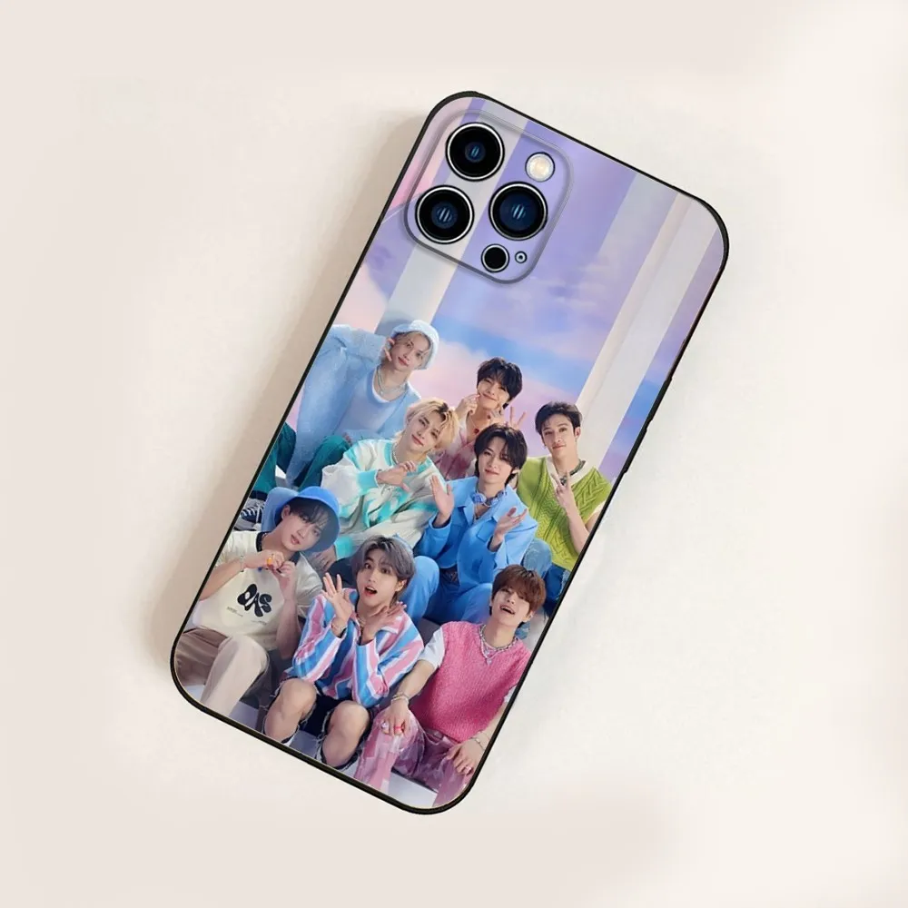 Kpop S-StrayS_K-Kids Phone Case For iPhone16,15,14,13,12 Mini 11 Pro XR,X,XS,MAX 7,8 Plus Silicone Cover Soft Black