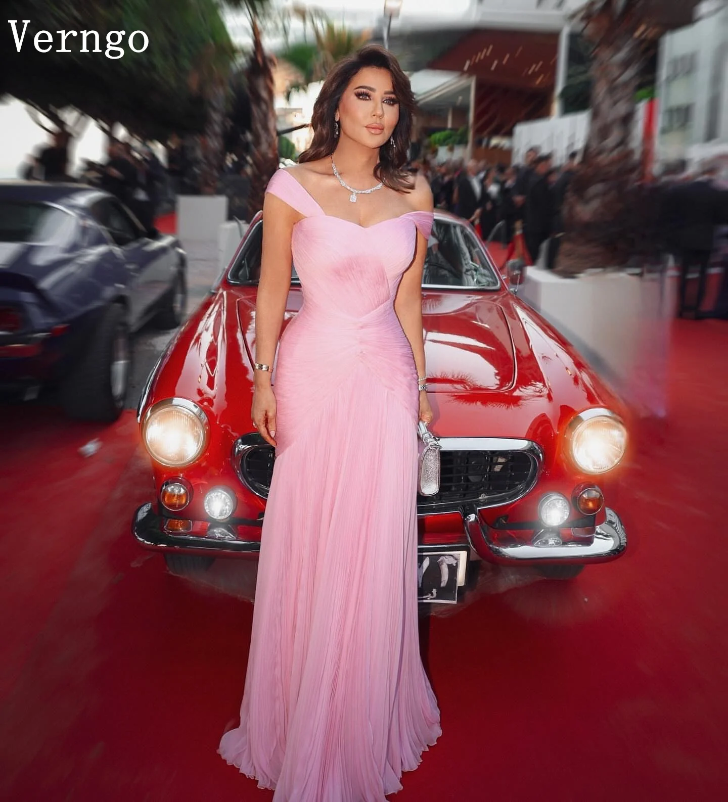 Verngo roze glanzende chiffon avondjurk strapless zeemeermin split formele gelegenheid jurken sexy prom feestjurken op maat