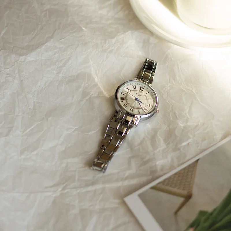 New Brown Small Dial Women'S WatchSimpleElegantCasual, RetroLight Luxury, Exquisite, Versatile, High-End, Trendy Women'S Watch.