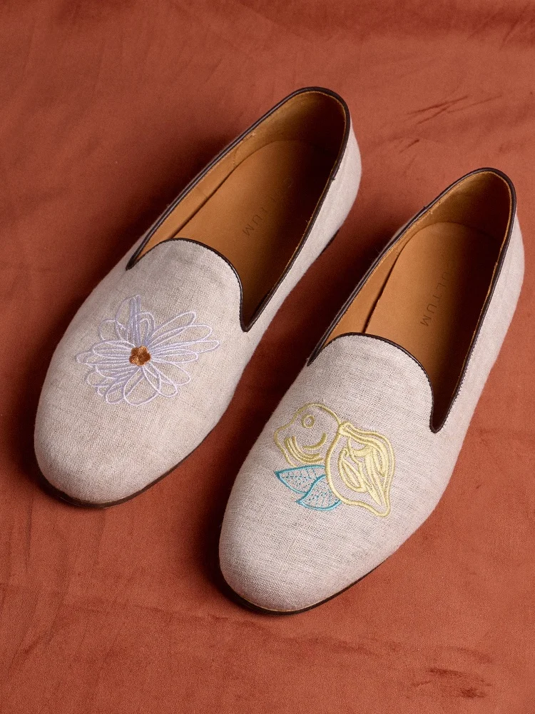 

Cultum Comfortable Breathable Leather Lined Low Cut Embroidered Lemon Daisy Casual Retro Smoking Shoes Lightweight round Toe