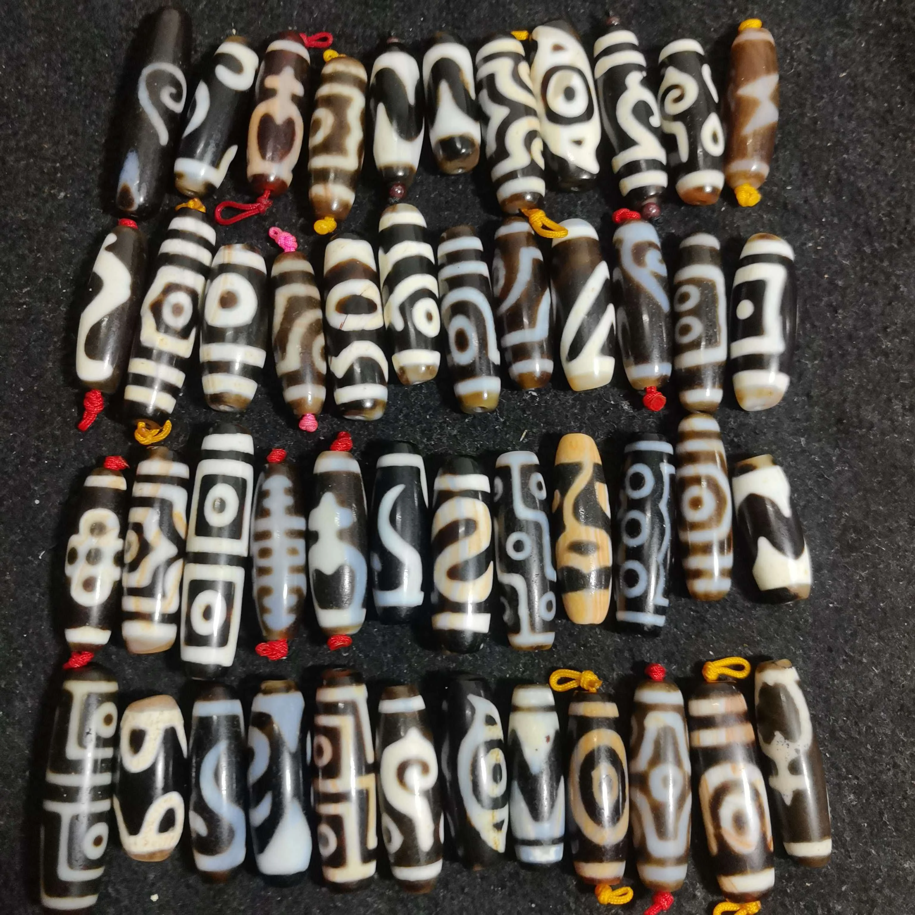50pcs/lot Cinnabar Materials Multipule Totems Tibetan Dzi Beads Natural Agate Amulet Beads for DIY Jewelry making