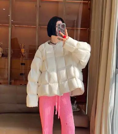 2025 New Winter Fluffy Puffer Jacket Women Thicken Warm Oversized Baseball Collar 90% White Duck Down Short Casual Coat
