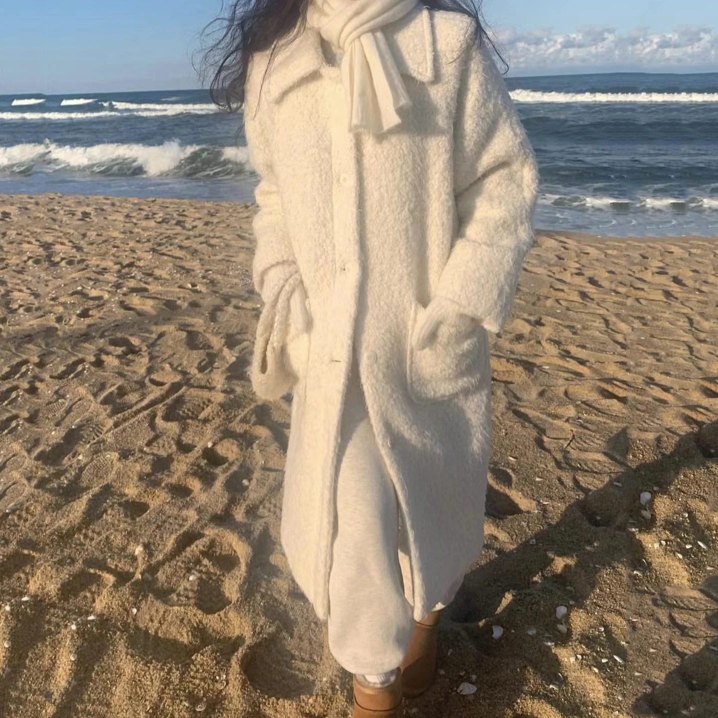 

Свободная женская верхняя одежда, мягкое пушистое голубое корейское драматическое основное персонаж Аосфера, милое антивозрастное зимнее пальто