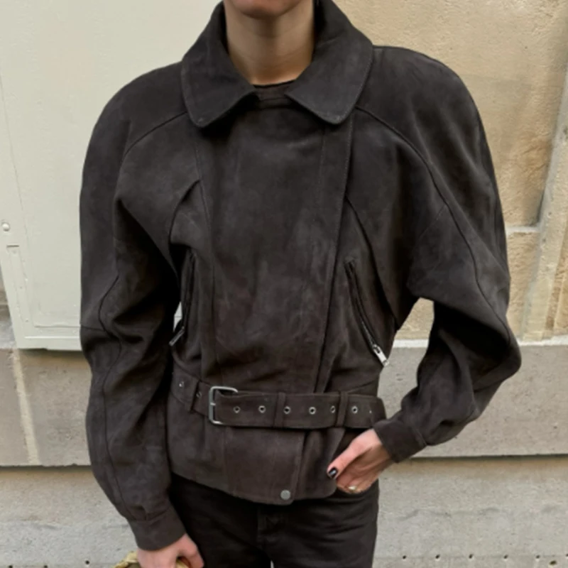 معطف نسائي لربيع 2025 من جلد الغزال قابل للتنفس للدراجات النارية مع حزام متعدد الاستخدامات من ألياف البوليستر بطول منتظم