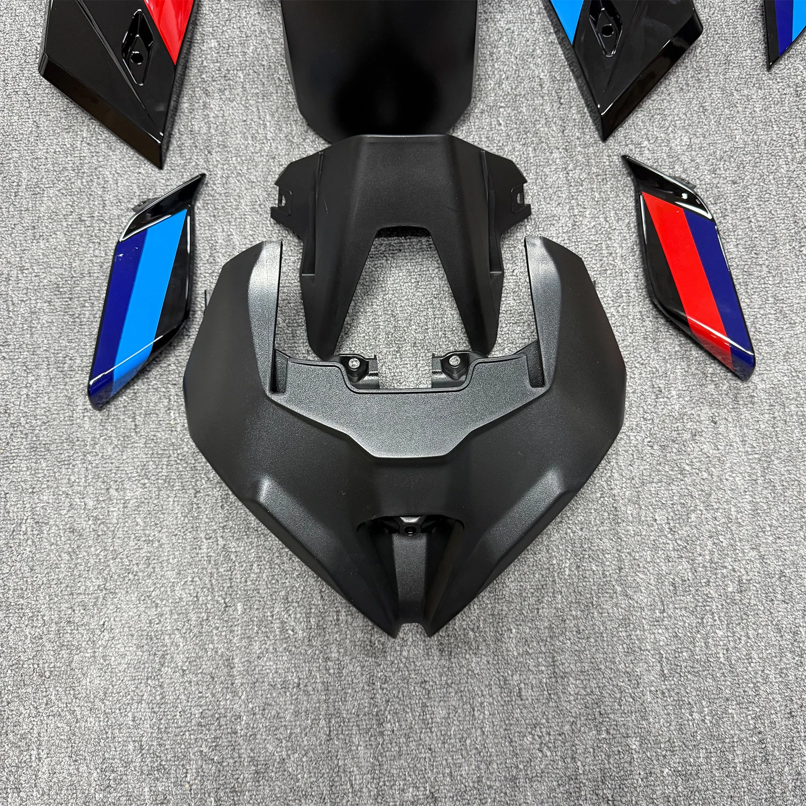 طقم هيكل خلفي مخصص لدراجة نارية BMW S1000R S1000 2025 موديل جديد. صندوق هدايا خلفي بإطار أسود وأحمر عالي اللمعان #5