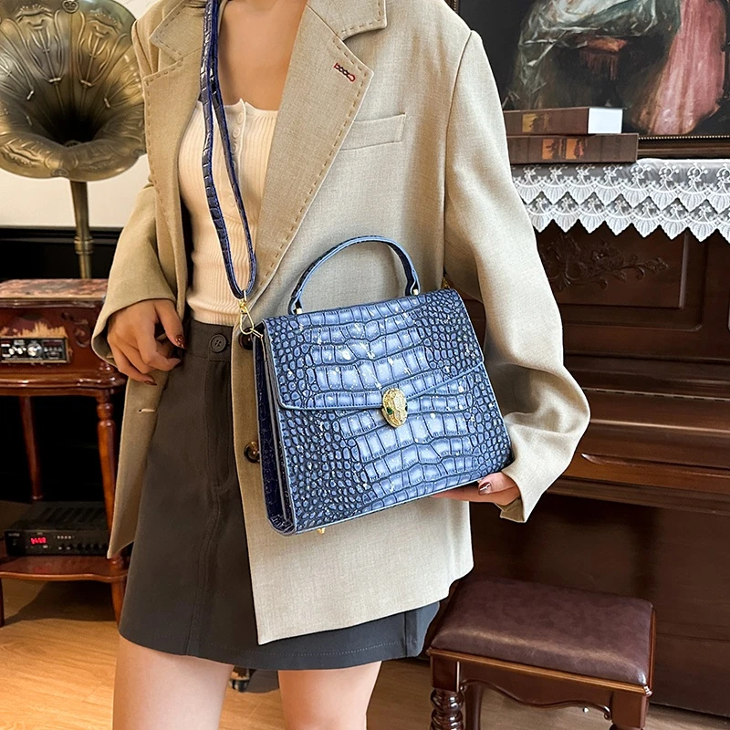 

Nylon Fabric Women's One Shoulder Bag One Size Tote Bag Zipper Closure Summer Lightweight Ladies Handbag for Outdoor and Daily​