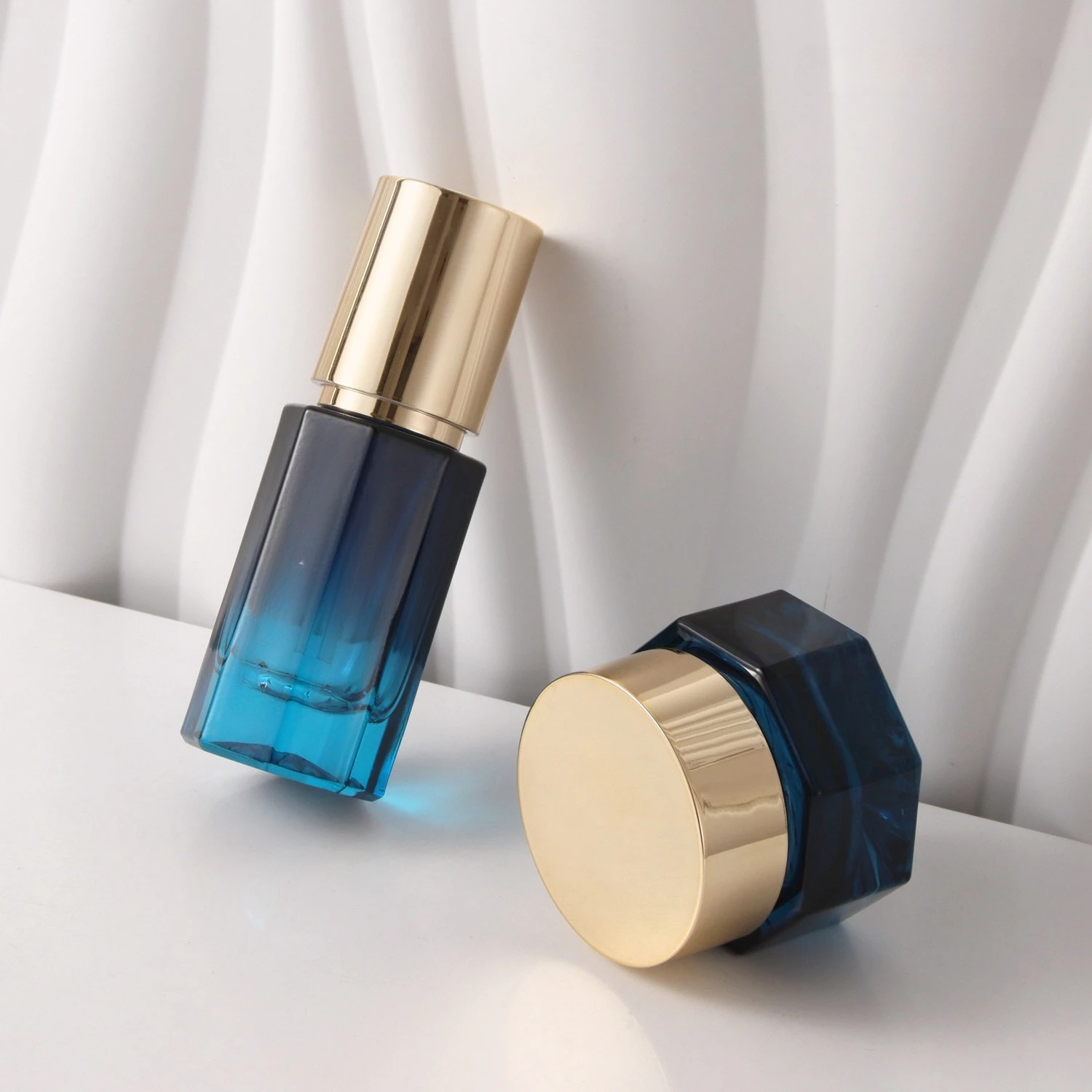 6 Stück Hochwertige Parfüm-Sprühflaschen in Blauem Farbverlauf, Reise-Kosmetikflaschen, Nachfüllbare Hautpflege- und Make-up-Aufbewahrung – Detail 4