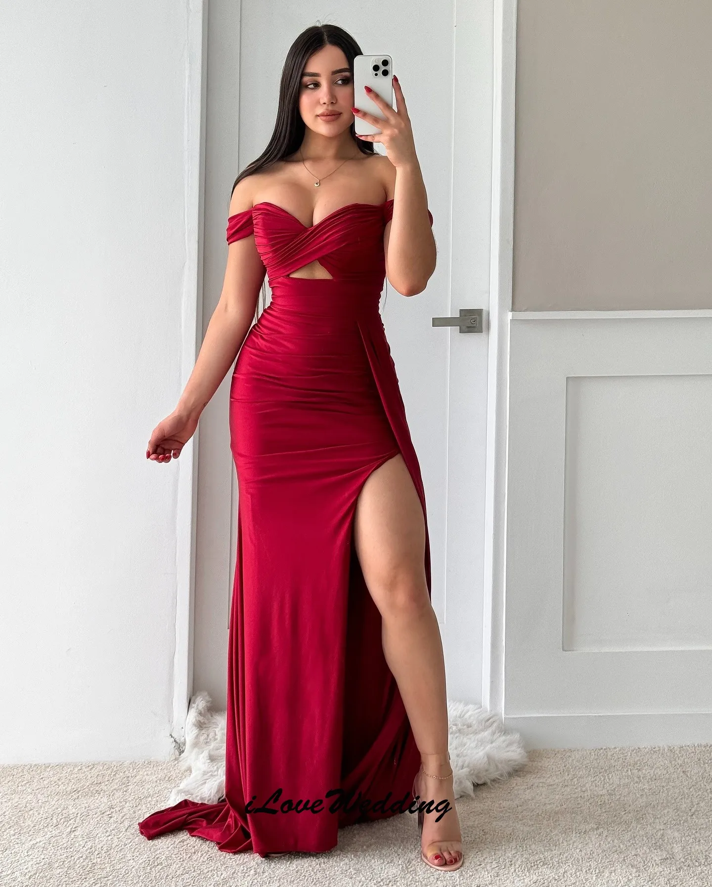 สีแดงไหล่ V คอชุดเจ้าสาว 2025 Mermaid เซ็กซี่ชุดสตรีชุดราตรีหรูหรา Sweep Train ที่กําหนดเอง