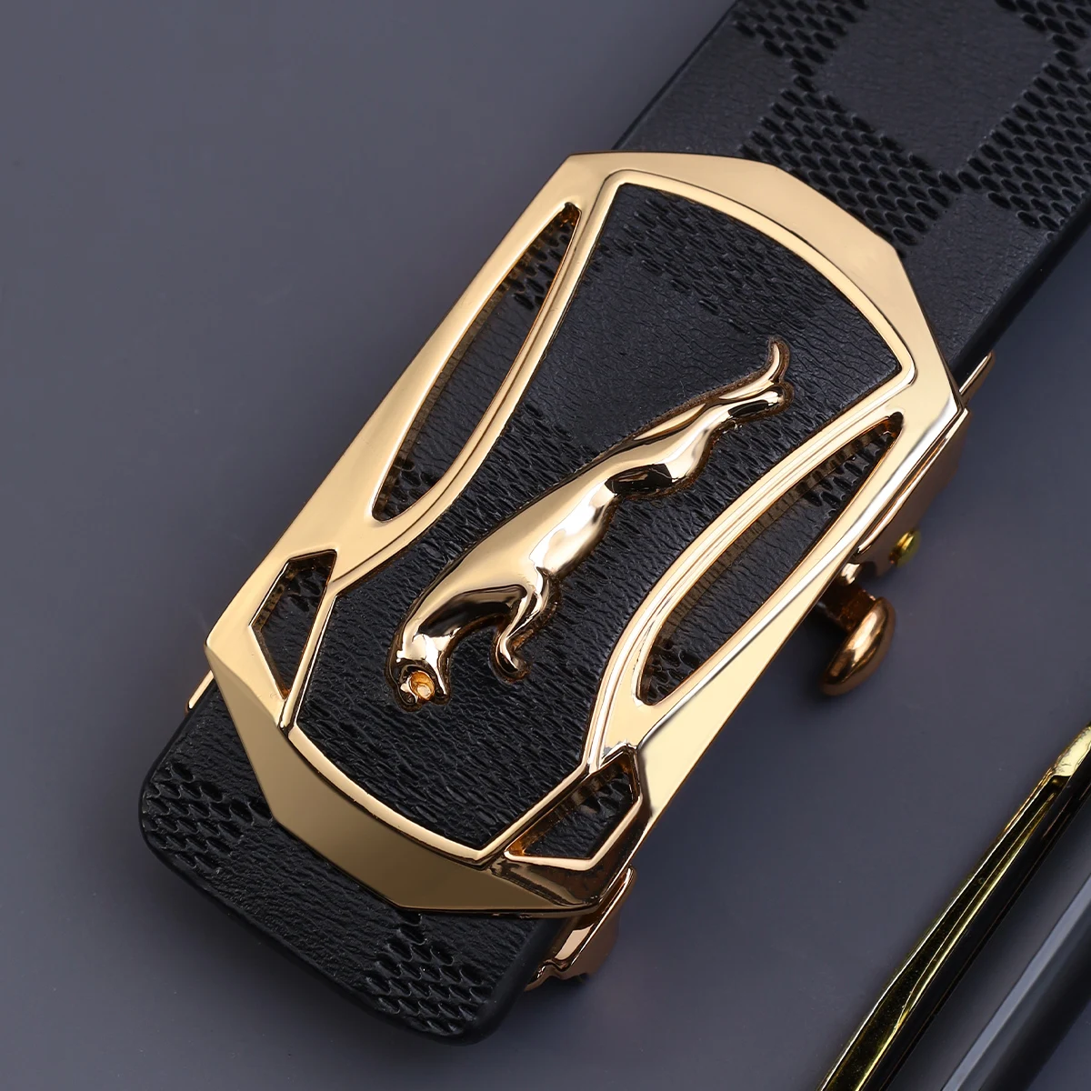 حزام جلدي للرجال بإبزيم معدني أوتوماتيكي متين للاستخدام اليومي، حزام عمل عصري، خيار هدية مثالي