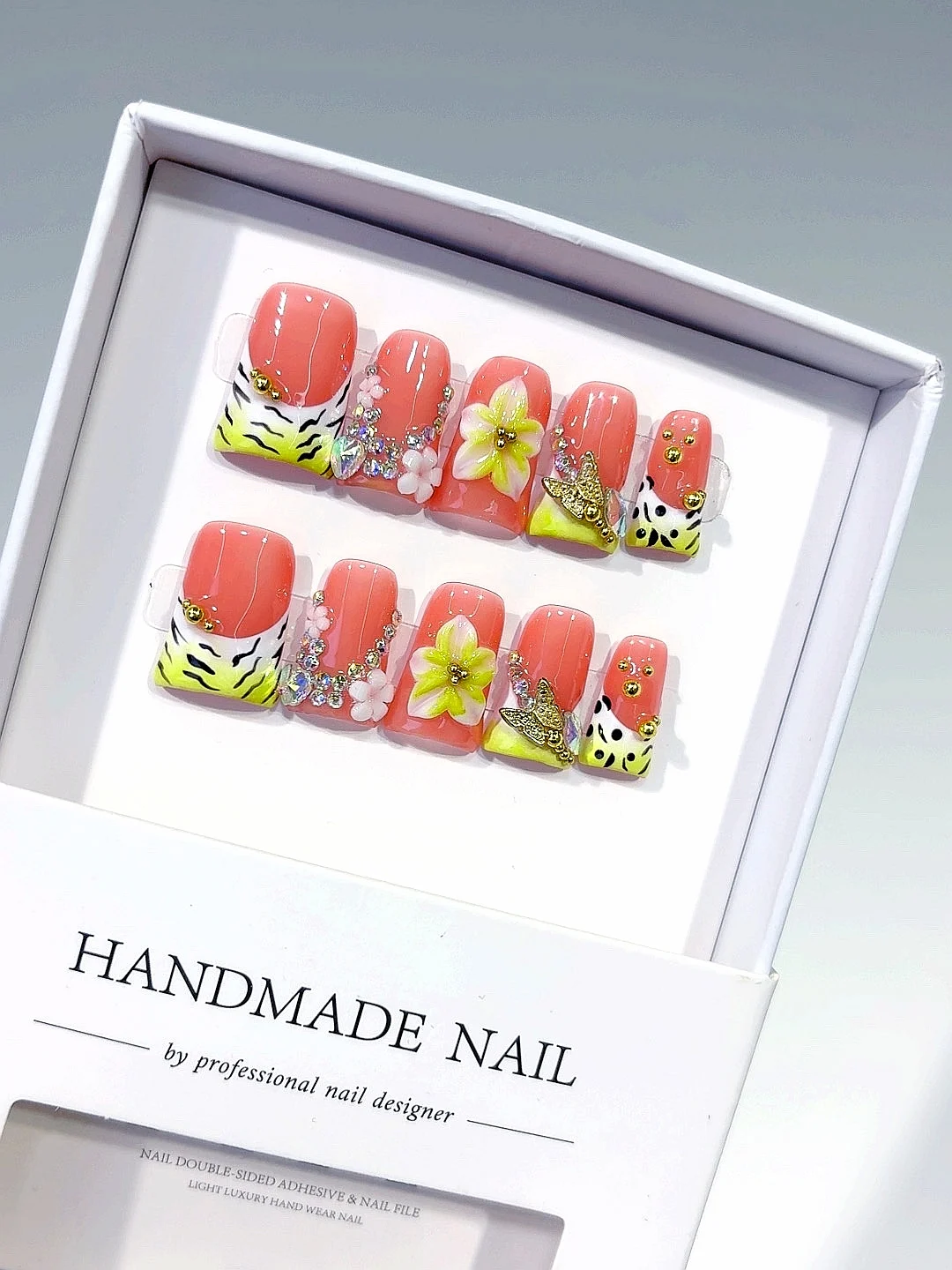 

Кораллово-желтый тигровый полосатый цветочный горный хрусталь-бабочка для ногтей - накладные ногти ручной работы 3D Art с блестящими деталями (L232)