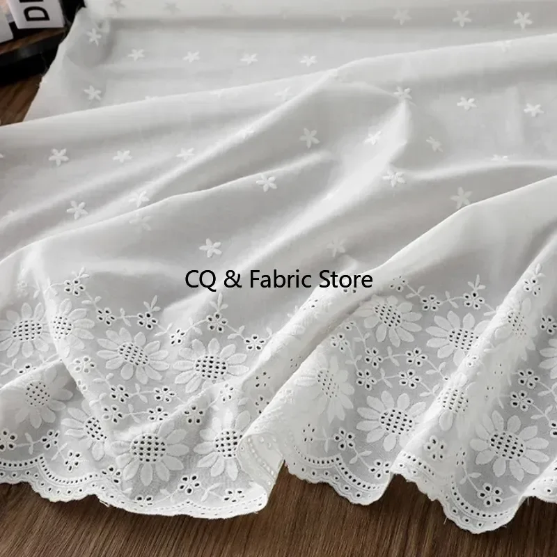 Tessuto di cotone con fiori scavati con ricamo girasole bianco per decorazioni di tovaglie fai-da-te e cucito di abbigliamento per bambini