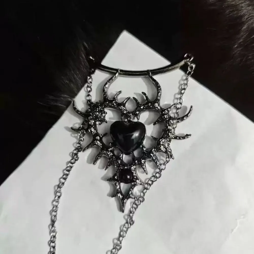 Punk Gothic Lava Hollowed-out Flame Heart Shape Black Stereo Acrylic Heart Pendant Necklace for Women Men Sliver Color Jewelry