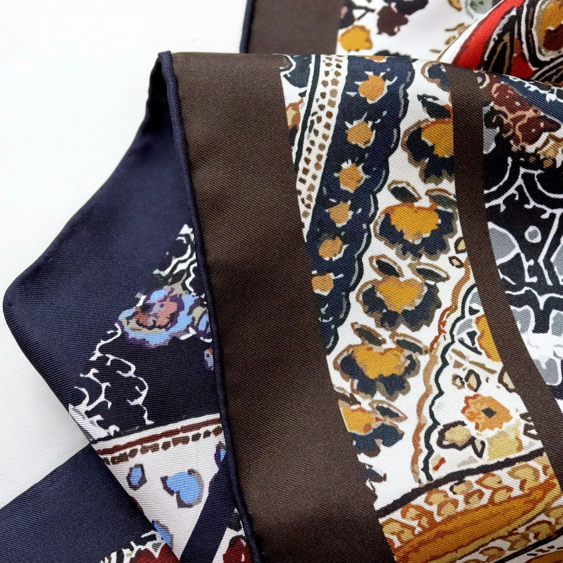 High-end Elegant Women Indian Cashew Flower Double-sided Print Quality 18MM Twill 100% Mulberry Silk Hand-rolled Edge Scarf