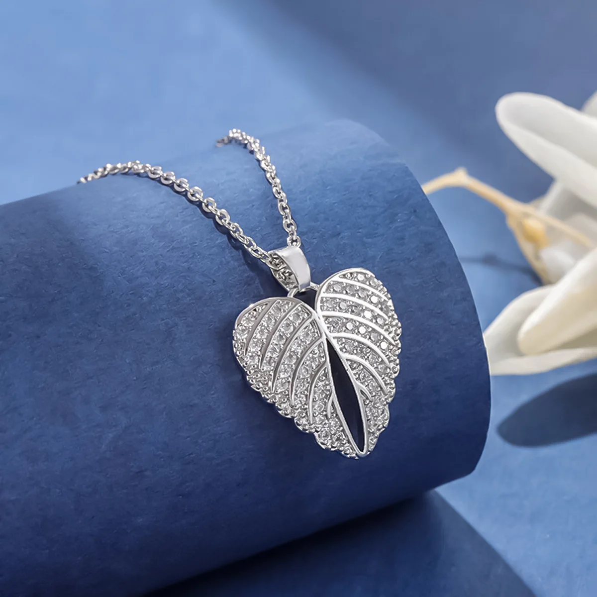 

Fashion Crystal Angel Wings 925 Sterling Silver Jewelry Personality Heart Shaped Pendant Necklaces XL296