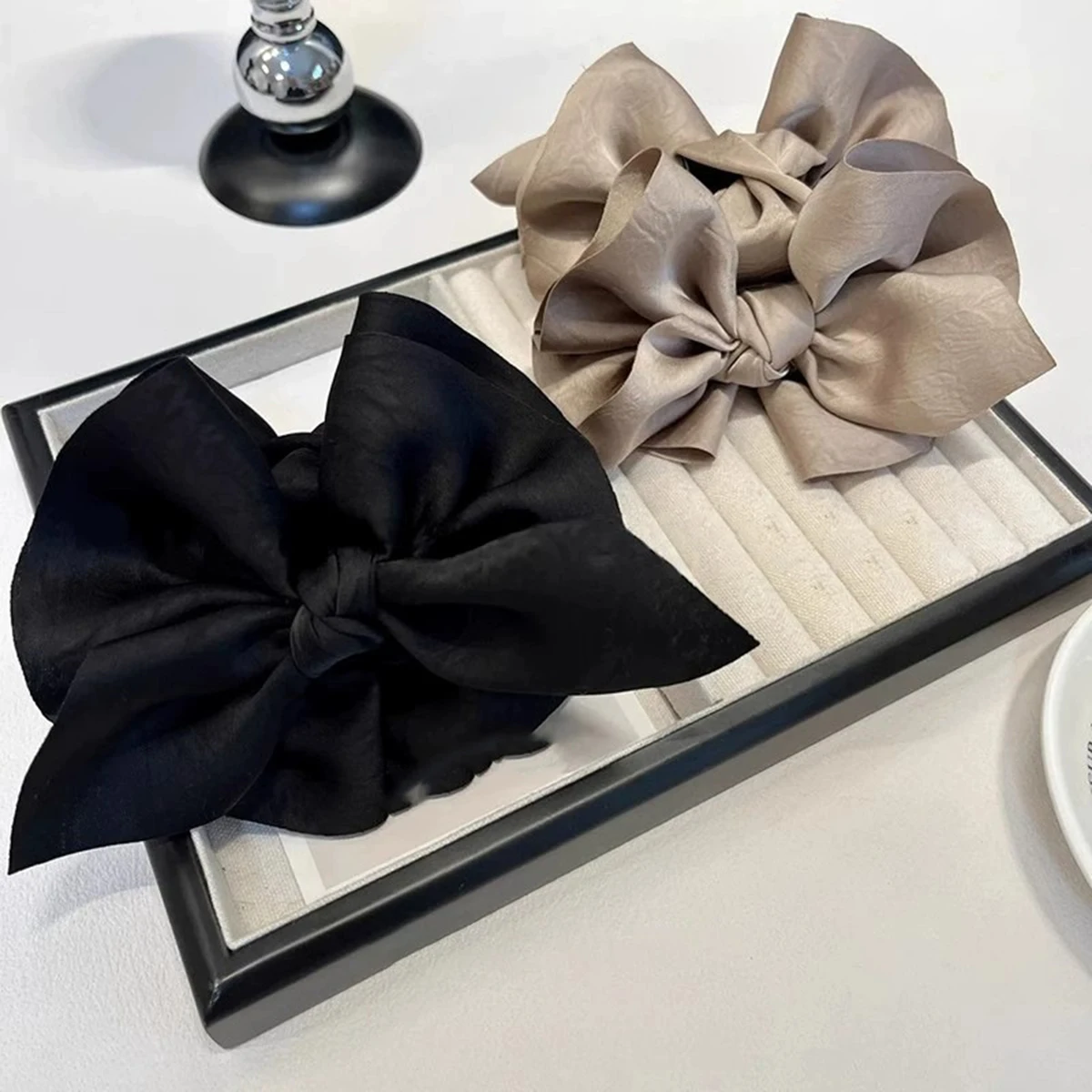 1 مشبك إكسسوار شعر على شكل فيونكة كبيرة باللونين الأبيض والأسود، مشبك إكسسوار للشعر، مشبك إمساك من القماش للنساء، غرا شعر كبير للخريف والشتاء #3