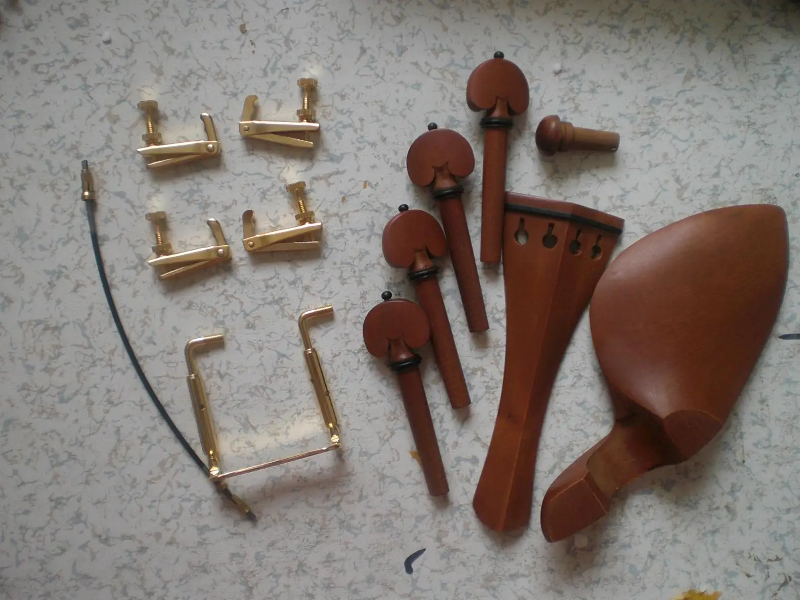 1 Set JUJUBE wood Violin fitting with Gold Fine tuner,tail gut, Gold Chin rest screw all 4/4