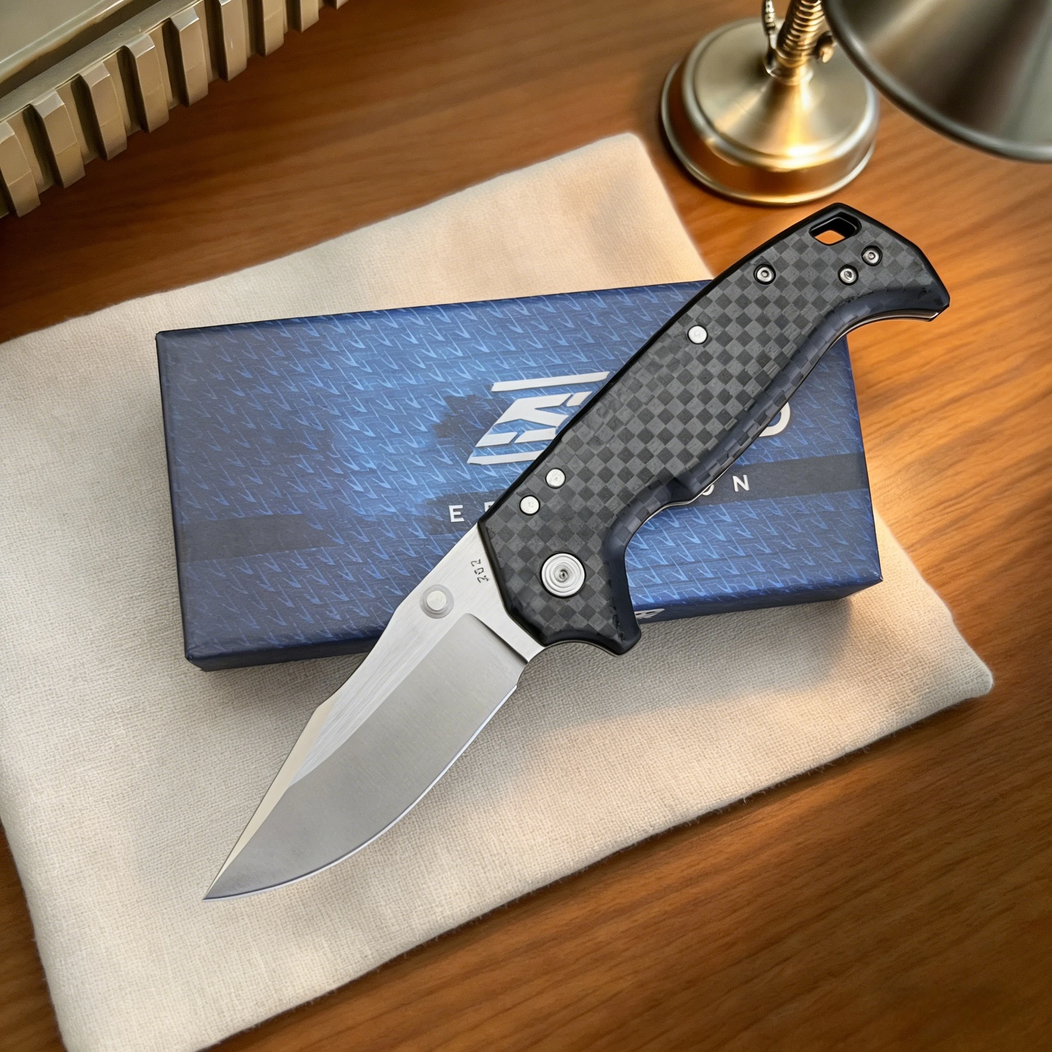 262 - Portable folding knife. D2 steel, carbon fiber handle, camping emergency knife, household fruit peeler and slicer knife.