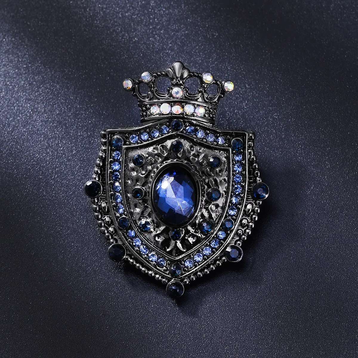 Retro court style crown shield brooch, elegant sapphire brooch, high-end suit coat fixed accessory