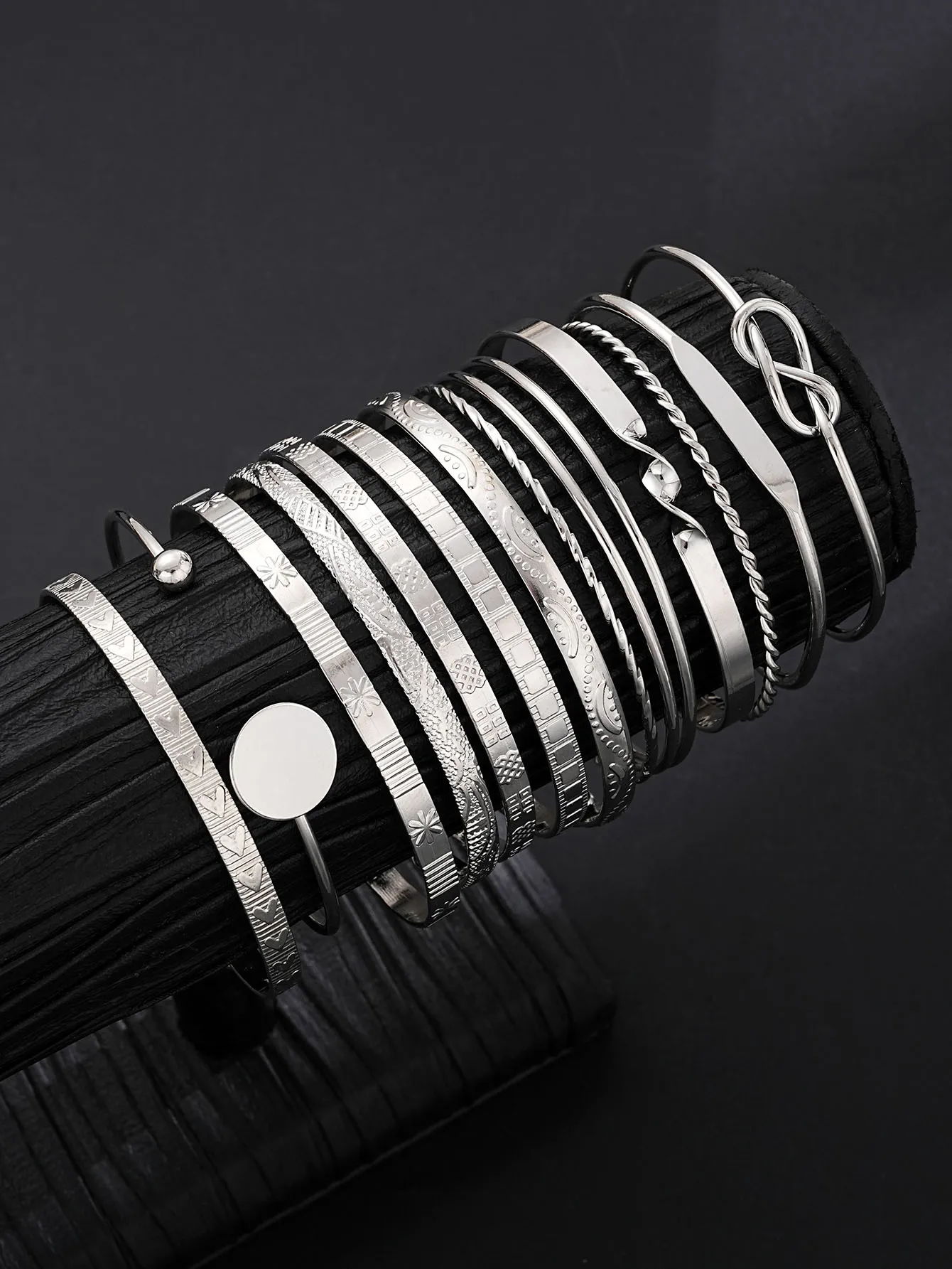 مجموعة أساور نسائية عصرية وبسيطة وأنيقة مكونة من 12 قطعة بأنماط على شكل ألماس، أساور مفتوحة هندسية مناسبة للارتداء اليومي والحفلات والعطلات وعيد الميلاد وعيد الحب والهالوين، أساور جديدة لخريف وشتاء 2025 #5