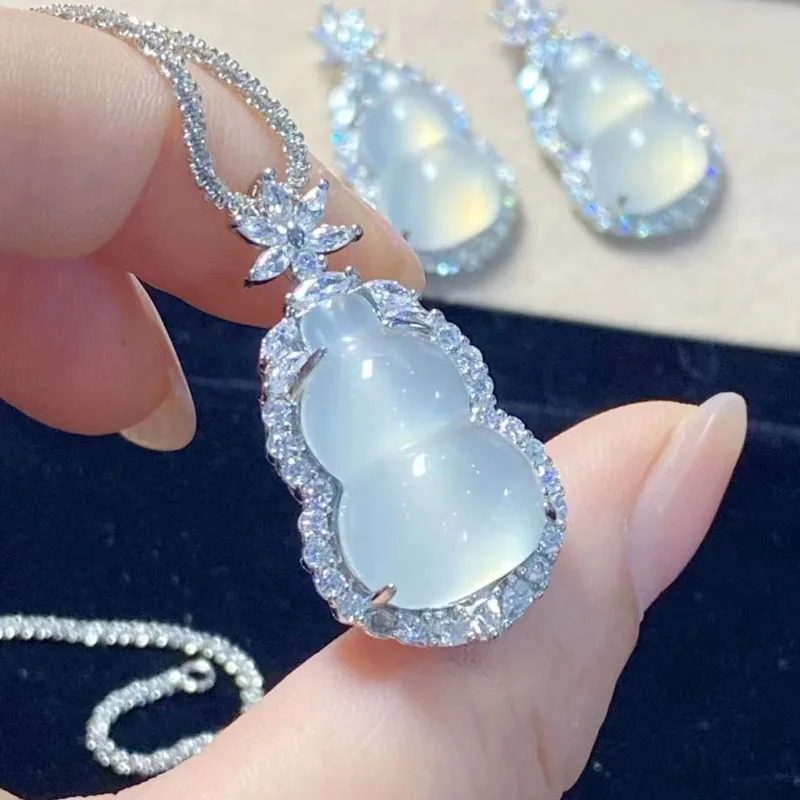 High Ice Permeable Whitening Chalcedony Gourd Pendant Fashionable Women's Model