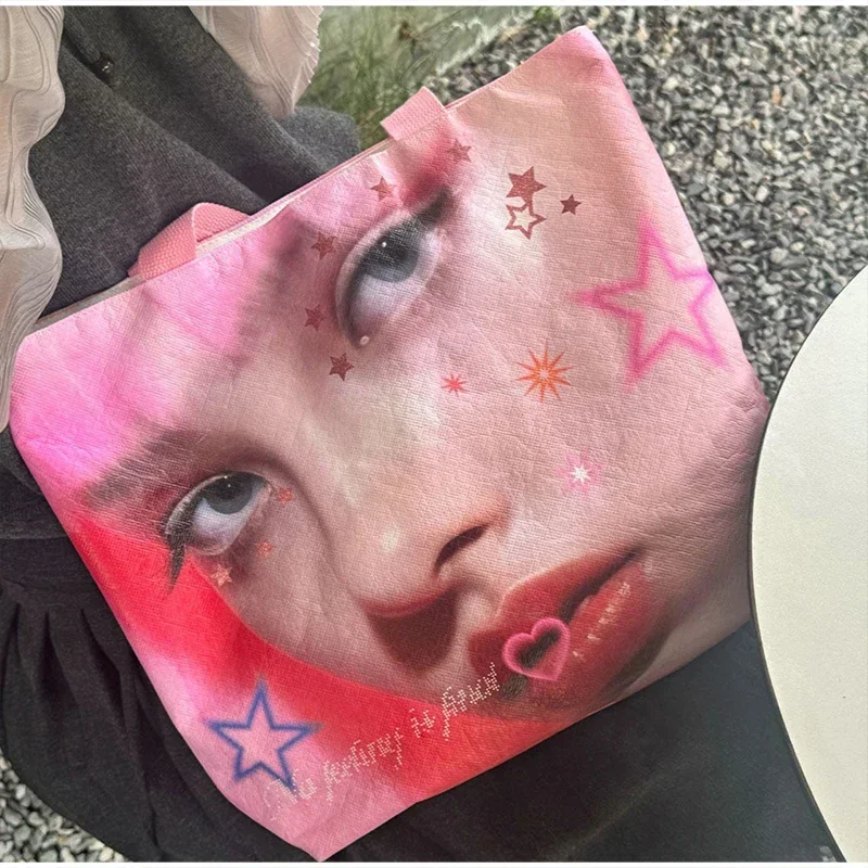 PVC-Umhängetasche, modische wasserdichte Handtasche mit Y2k-Mädchen-Portrait-Aufdruck, leichte, lässige Einkaufstasche für Damen, Alltagstasche – Detail 9