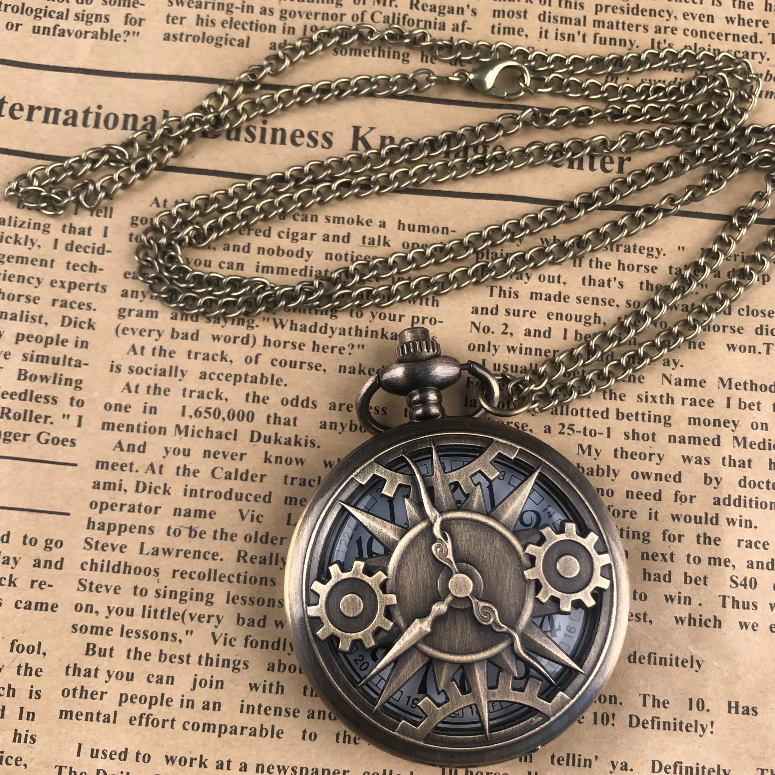 Classic Quartz Pocket Watch Skeleton Personality Design Arabic Numeral Display Belt Chain Pendant Clock Men Women Student Gift