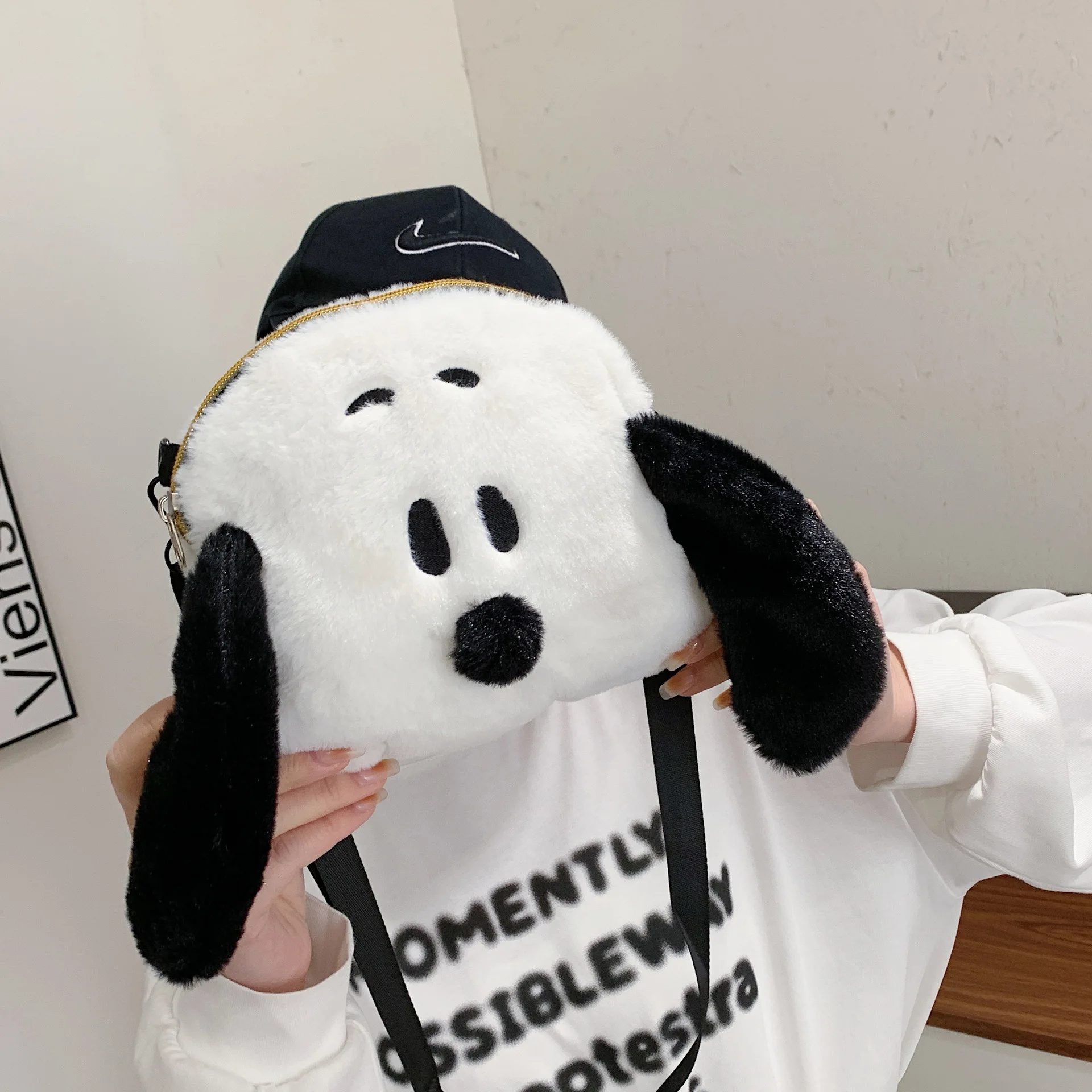 Nowa Snoopy urocza torba na ramię kreskówka Snoopy lalka pluszowa torebka estetyczne torby dziewczęce szminka mobilna do przechowywania telefonu