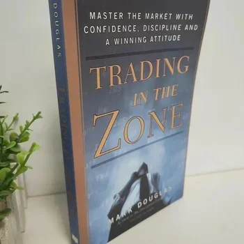By Mark Douglas Trading in The Zone Libro in brossura in inglese