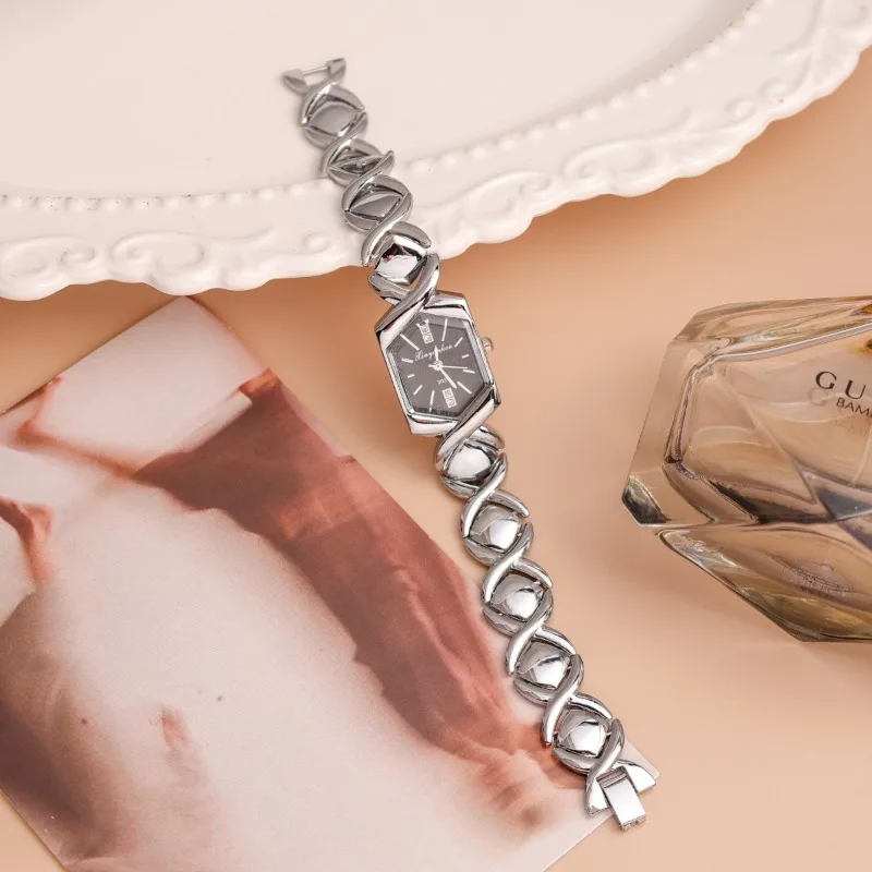 الحد الأدنى المرأة ساعة كوارتز الأرقام الرومانية سبائك الزنك حزام (استيك) ساعة تصميم الأزياء الفاخرة تنوعا نموذج الساعات النسائية الأنيقة