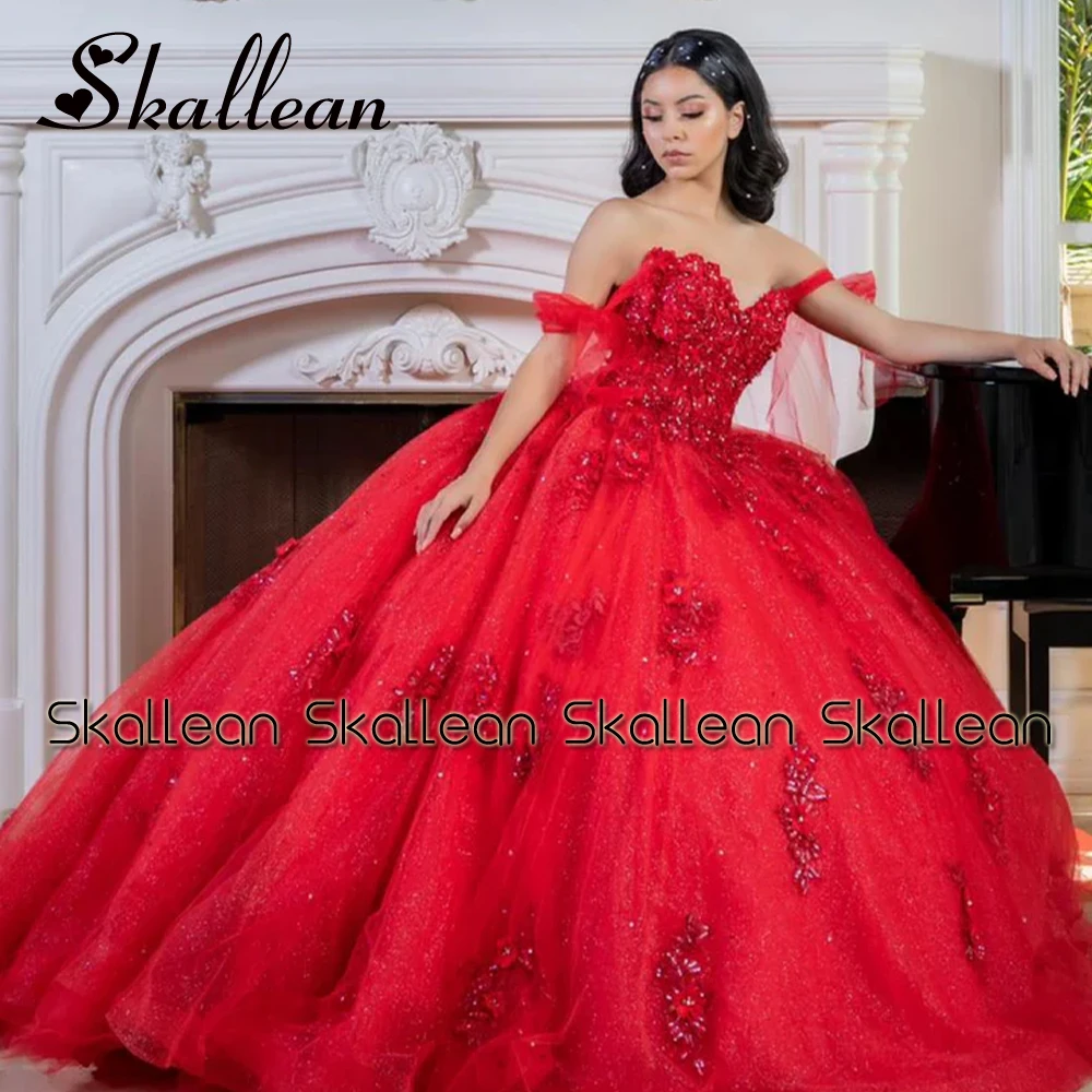 فساتين Quinceanera مكشوفة الظهر مع أشرطة وزهور ، Skallean ، مكشوفة الكتف ، مصممة