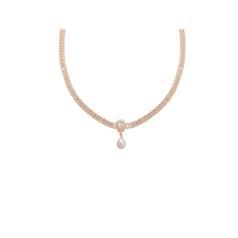 

Princess on the Run Crystal Necklace Women's Light Luxury Niche Pearl Clavicle Chain Gift Neck Chain Accessories