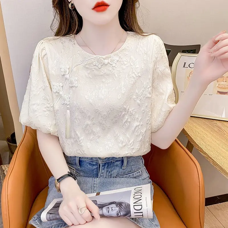 قميص أنيق بأكمام قصيرة من اللوز على الطراز الصيني مع جزء علوي فقاعي للنساء