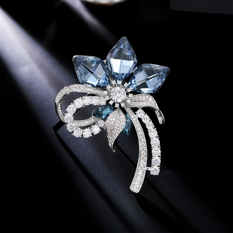 

High-end, elegant and exquisite crystal flower brooches, niche, light luxury and high-end brooch sets and accessories