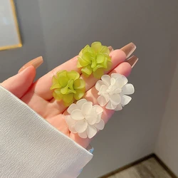 Elegant White Flower Clip Earrings for Women 2023 New Modern Korean Fashion Non Pierced Ear Clips Girl Party Jewelry Accessories