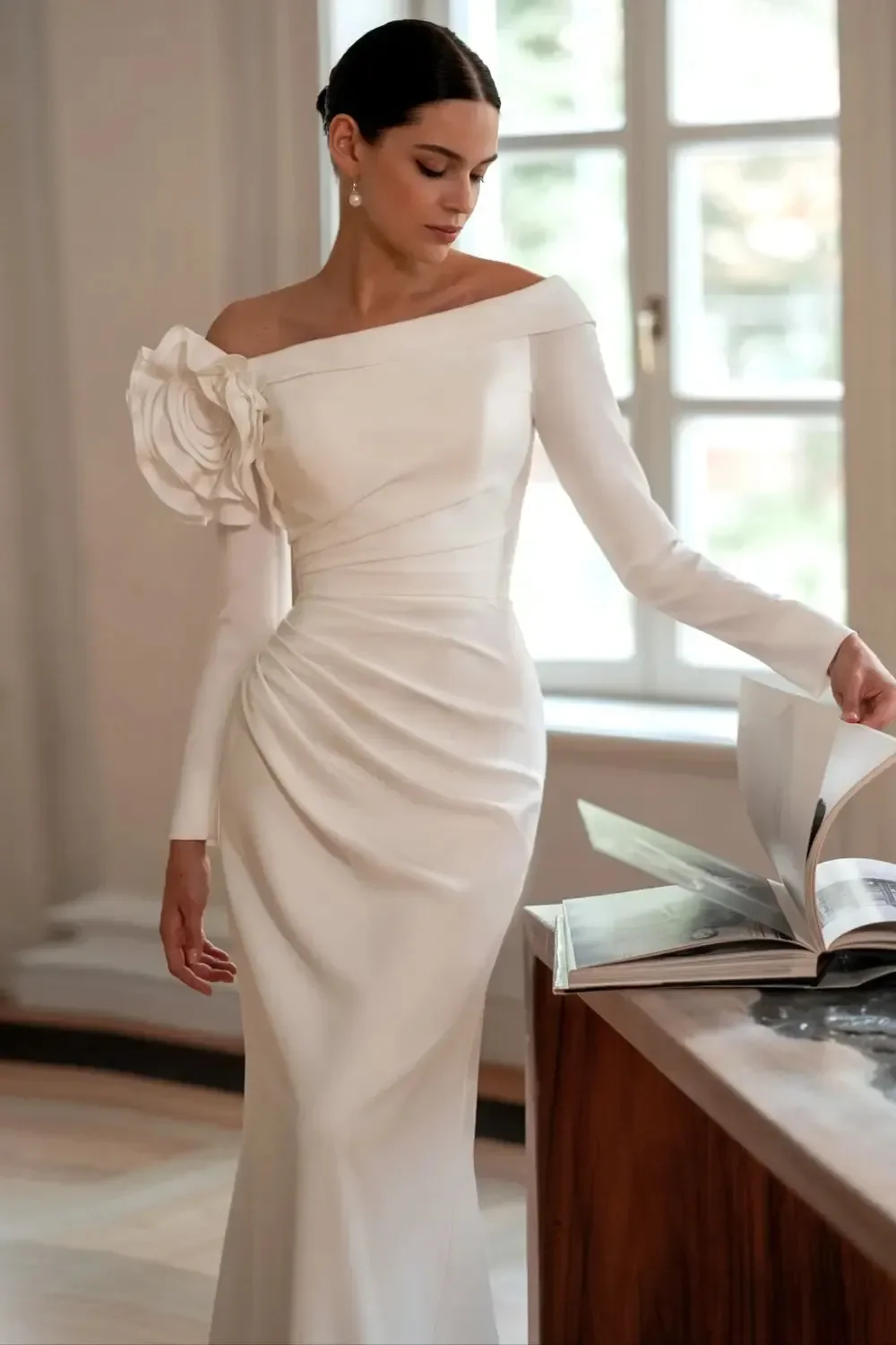 ชุดแต่งงานทรงเมอร์เมดสุดหรู แบบเปิดไหล่ ผ้าซาติน ประดับดอกไม้ 3 มิติ ชายกระโปรงยาวลากพื้น สำหรับเจ้าสาวและงานเลี้ยงฉลองสมรส