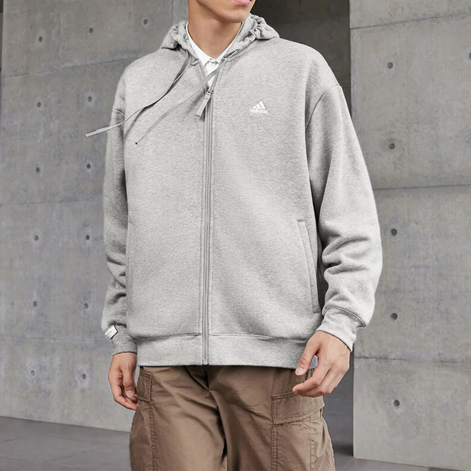 

Оригинальная новая спортивная повседневная куртка Adidas с капюшоном IV7606